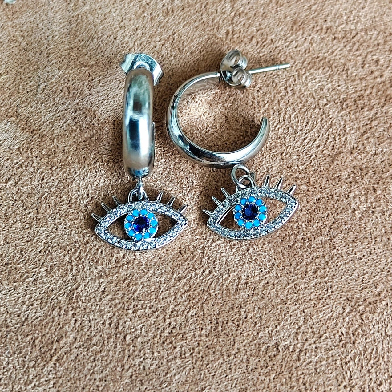 Evil eye korvakorut