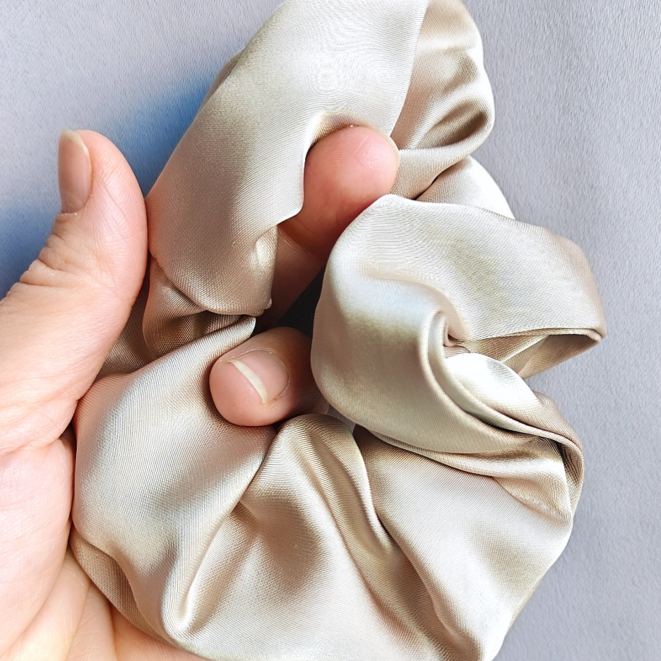 Beige hiusdonitsi iso