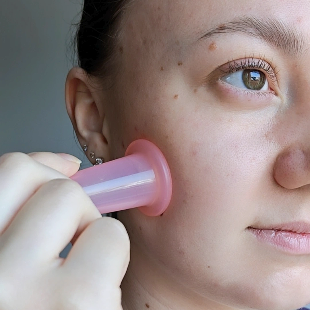 Kasvojen kuivakuppaus-kasvojen kiinteytys-nelysian