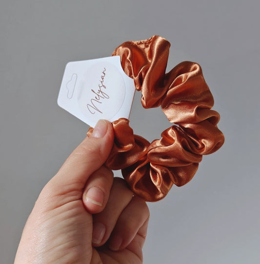 Oranssin ruskea ponnari keskikoko