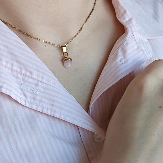 Ruusukvartsi kaulakoru