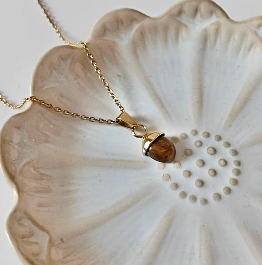 Tiikerinsilmä kaulakoru