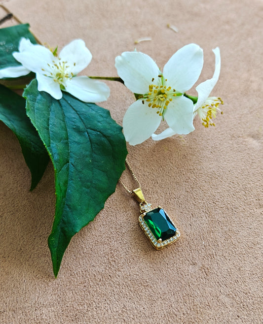 Emerald kaulakoru