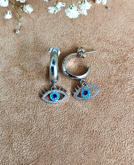 Evil eye korvakorut